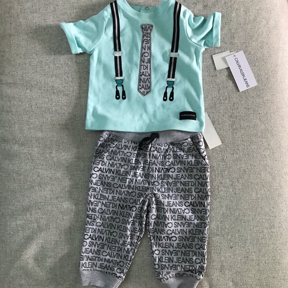 Calvin Klein 2 piece set 6-9 MTHS NWT